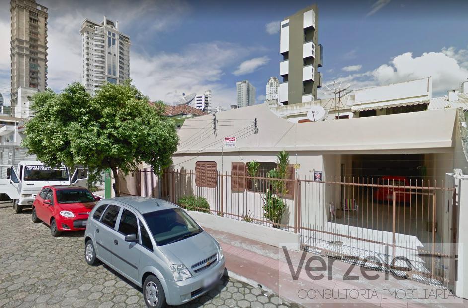Sobrado, 8 quartos, 290 m² - Foto 1