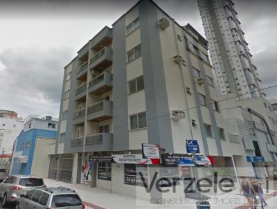 Apartamento com Terraço para Venda, em Balneário Camboriú, bairro Centro, 2 dormitórios, 1 banheiro, 2 vagas